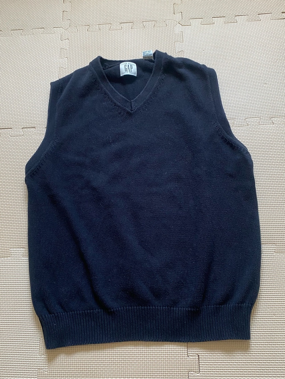 GAP  Vintage Men’s Classic V-Neck Knit Sweater Vest - Black Size M